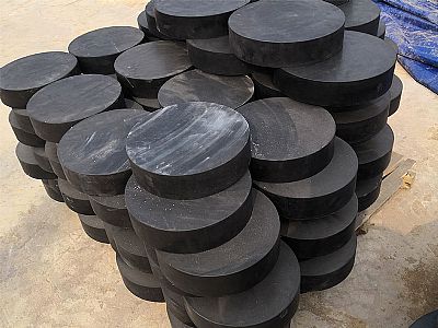 儋州板式橡胶支座由若干层橡胶片与薄钢板经加压硫化